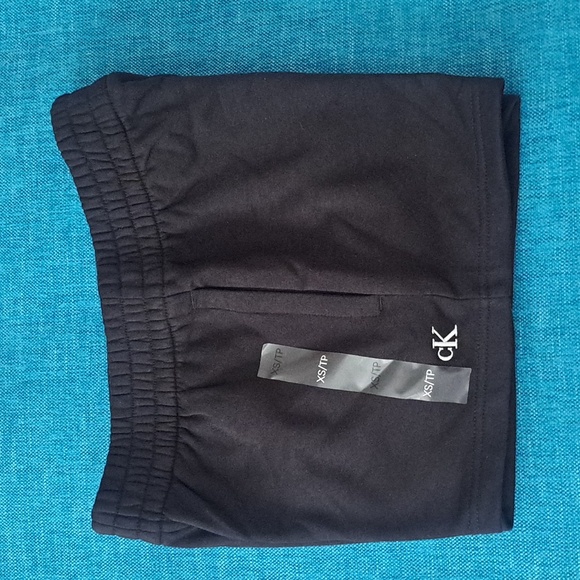 Calvin Klein Women's Athletic Black Shorts With Pockets. Size XS NEW - Picture 3 of 3